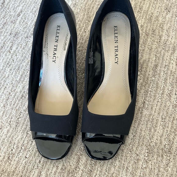 Ellen Tracy, gently worn. Size 6 1/2. Black - Picture 3 of 6